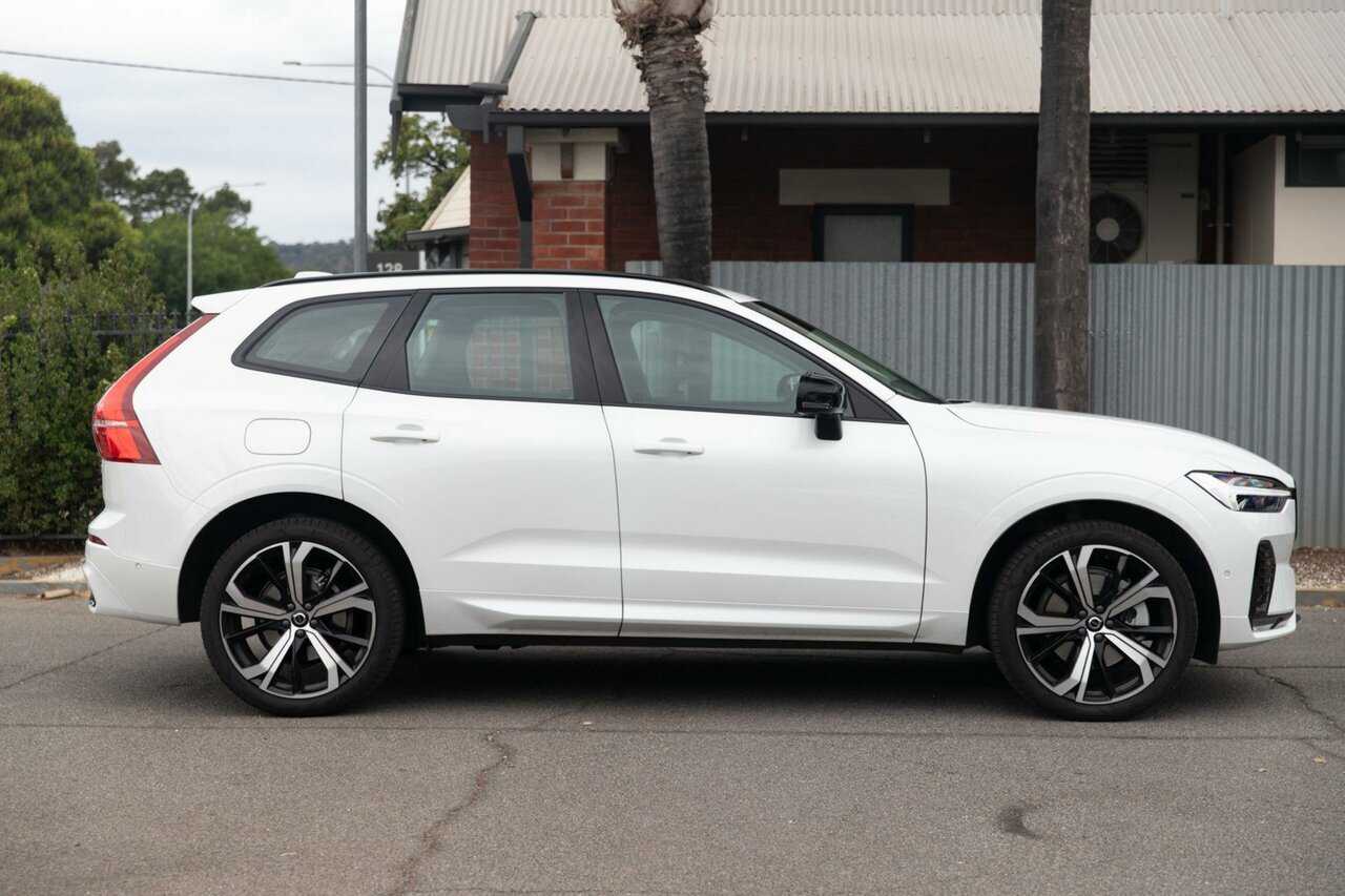 Volvo  UZ MY23 Ultimate B6 AWD Dark